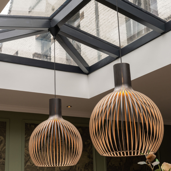 Lichtstraat met hanglampen