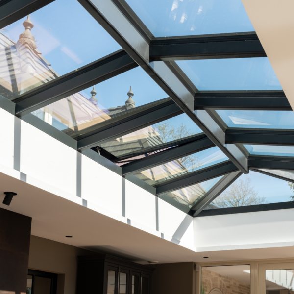 lichtstraat met te openen raam