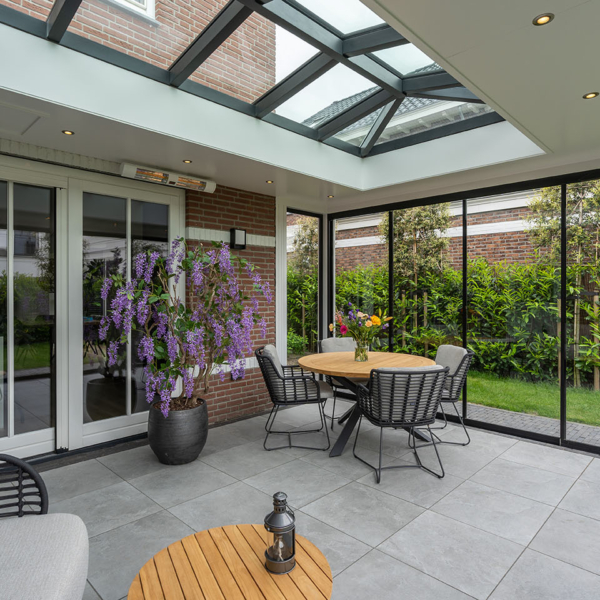 Overkapping met lichtstraat aan huis in Den Haag