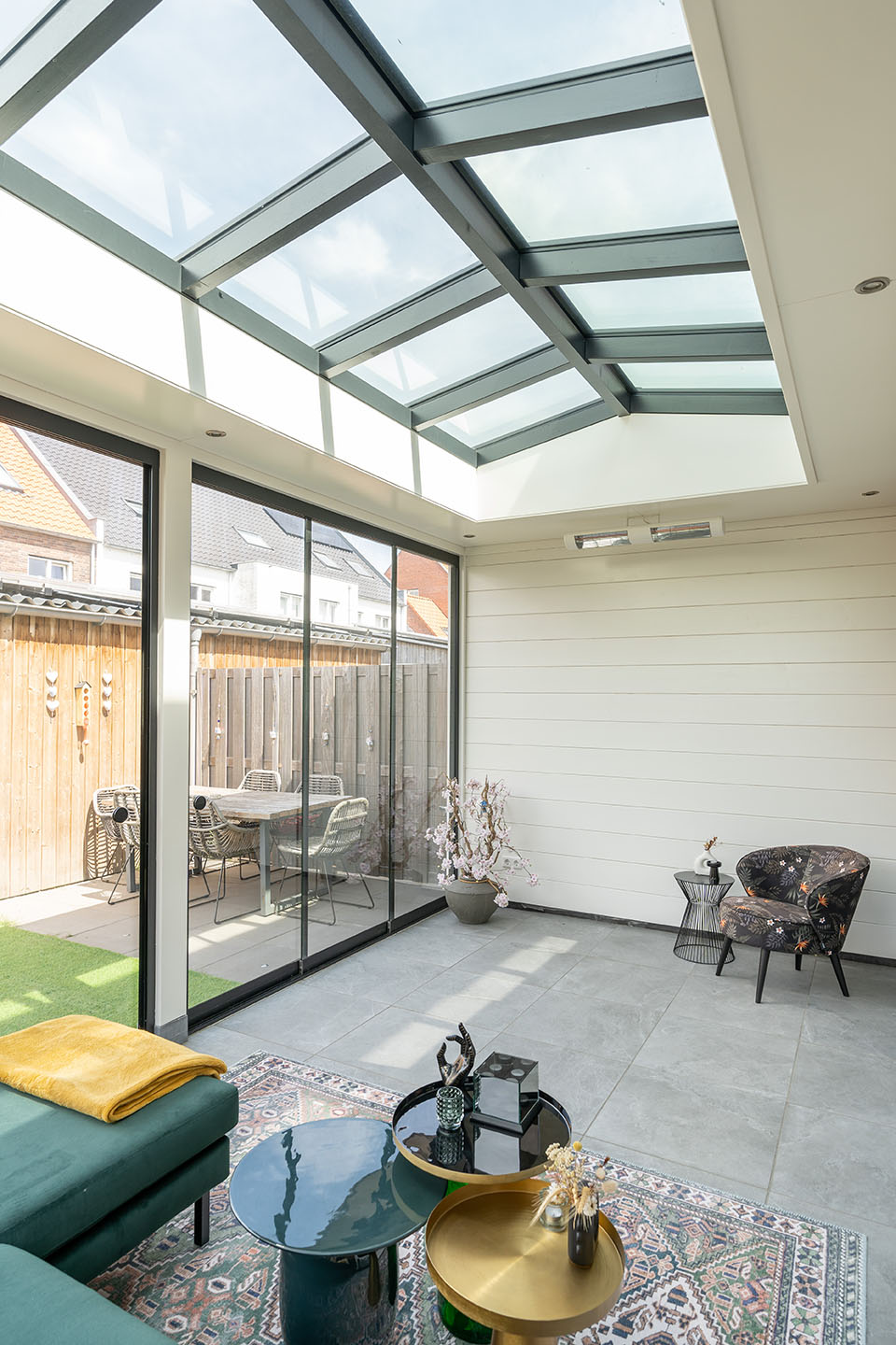 Glassoorten in lichtstraat in overkapping aan huis