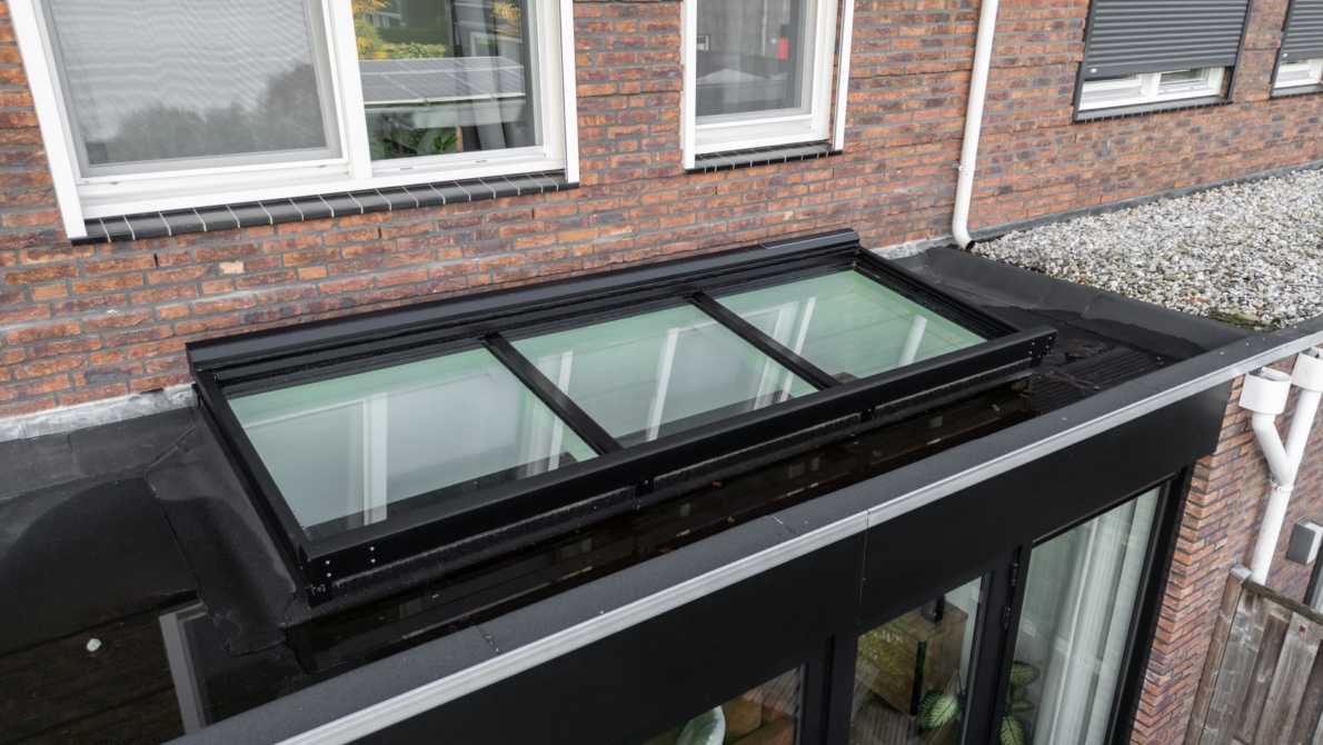 Lichtstraat met zonwerende screens