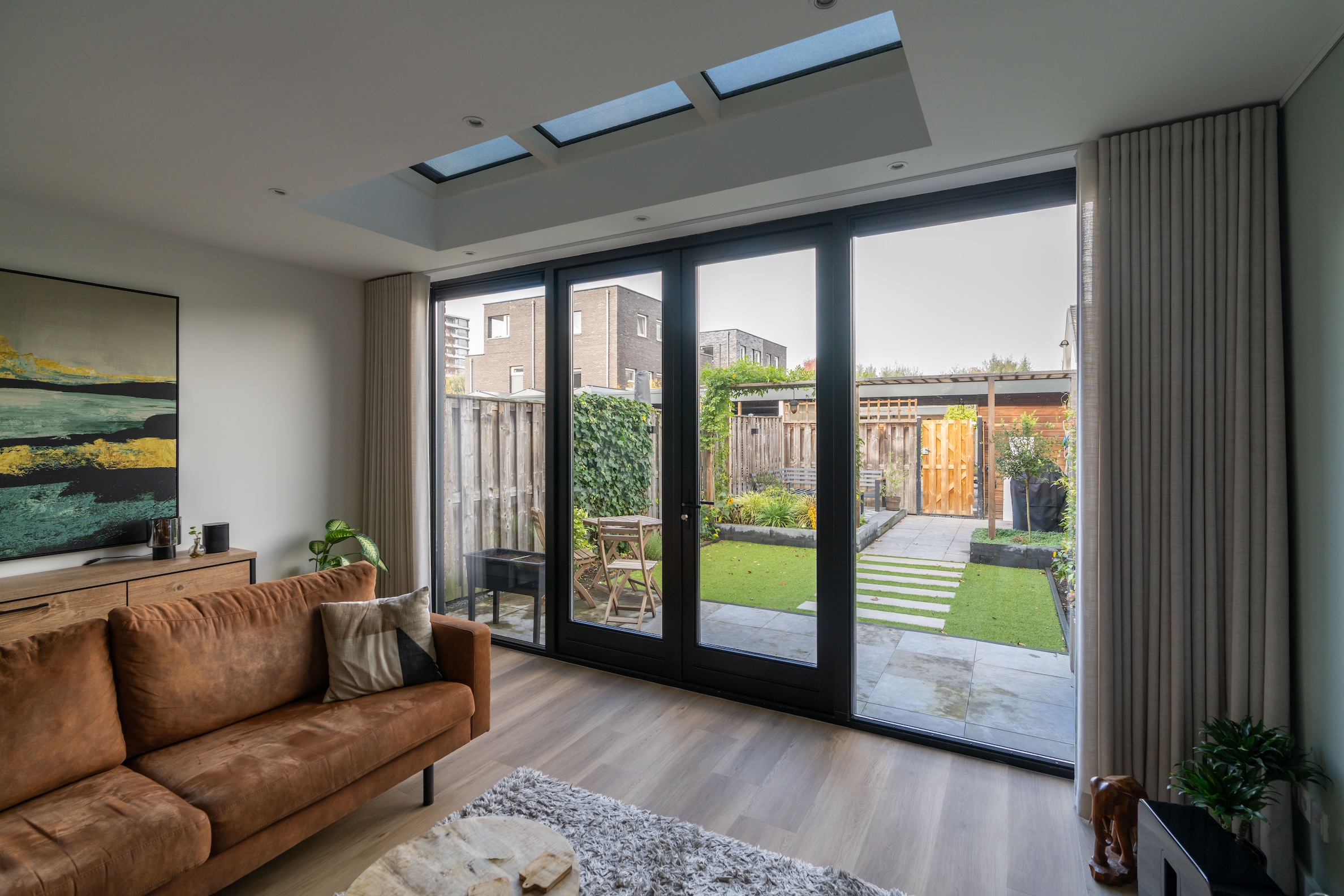 Lichtstraat met zonwering voorbeeld van binnen dicht