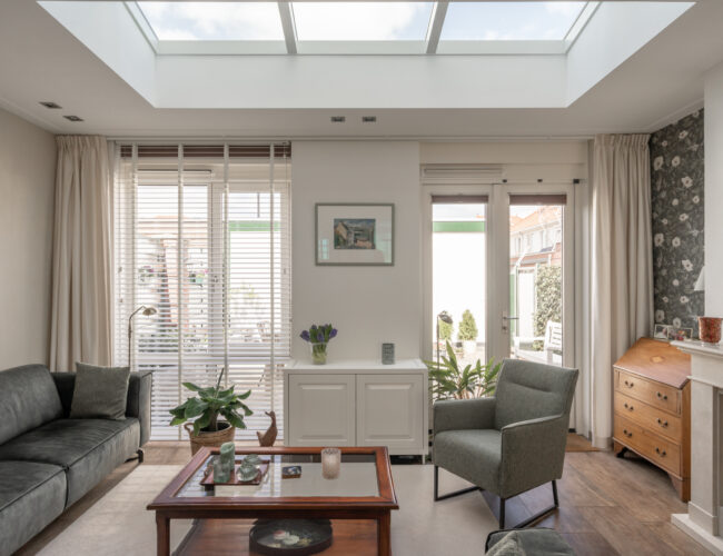 Witte zadeldak in een aanbouw aan huis in Duurstede