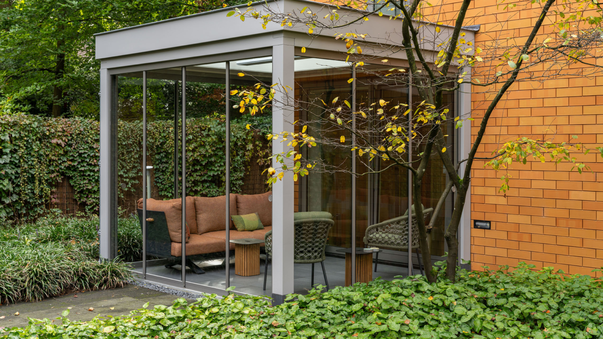 Frameless zadeldak lichtstraat in tuinkamer Hilversum