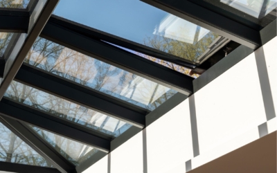 Lichtstraat met te openen raam