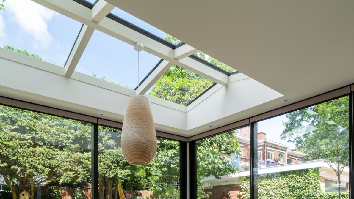 Zadeldak met lichtpunt in Den Haag