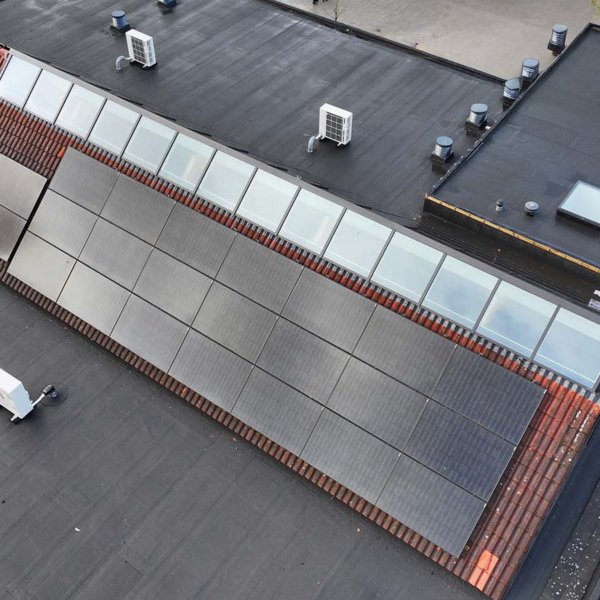 Zadeldak in schuin dak renovatie in Oldebroek