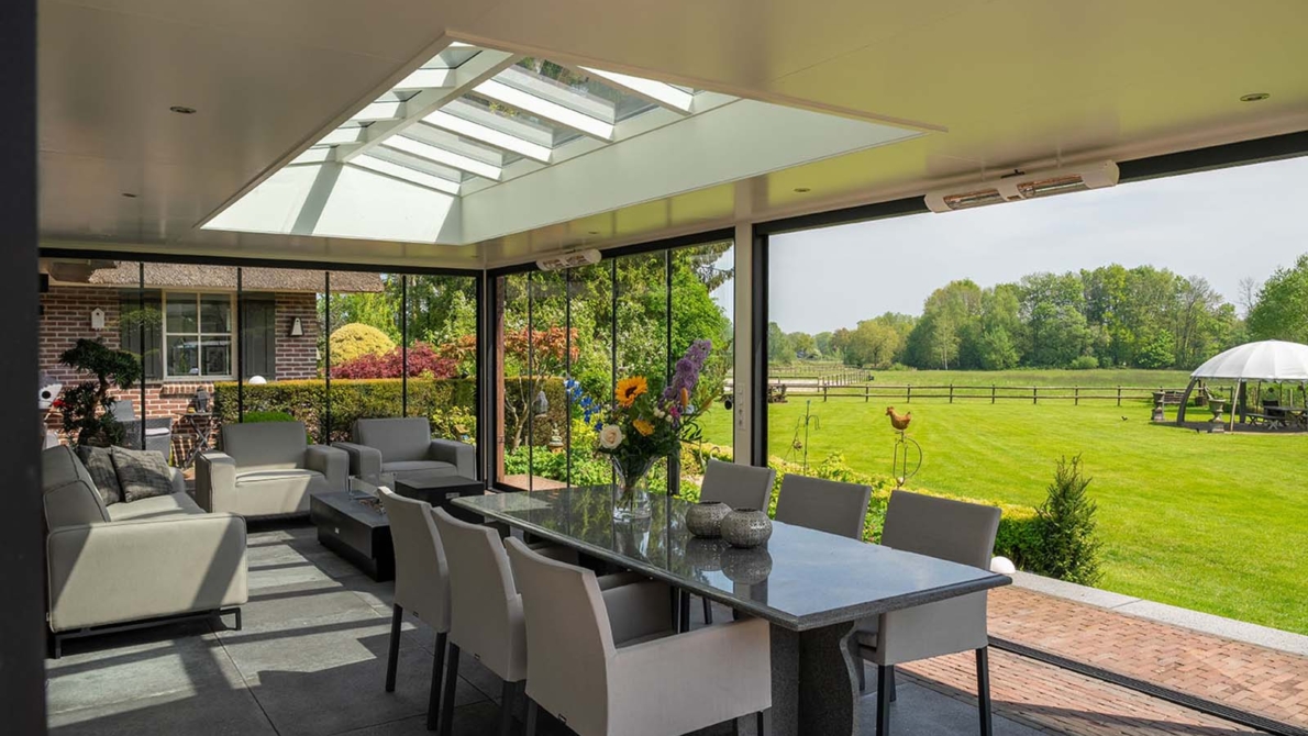 Zadeldak in tuinkamer in Beekbergen