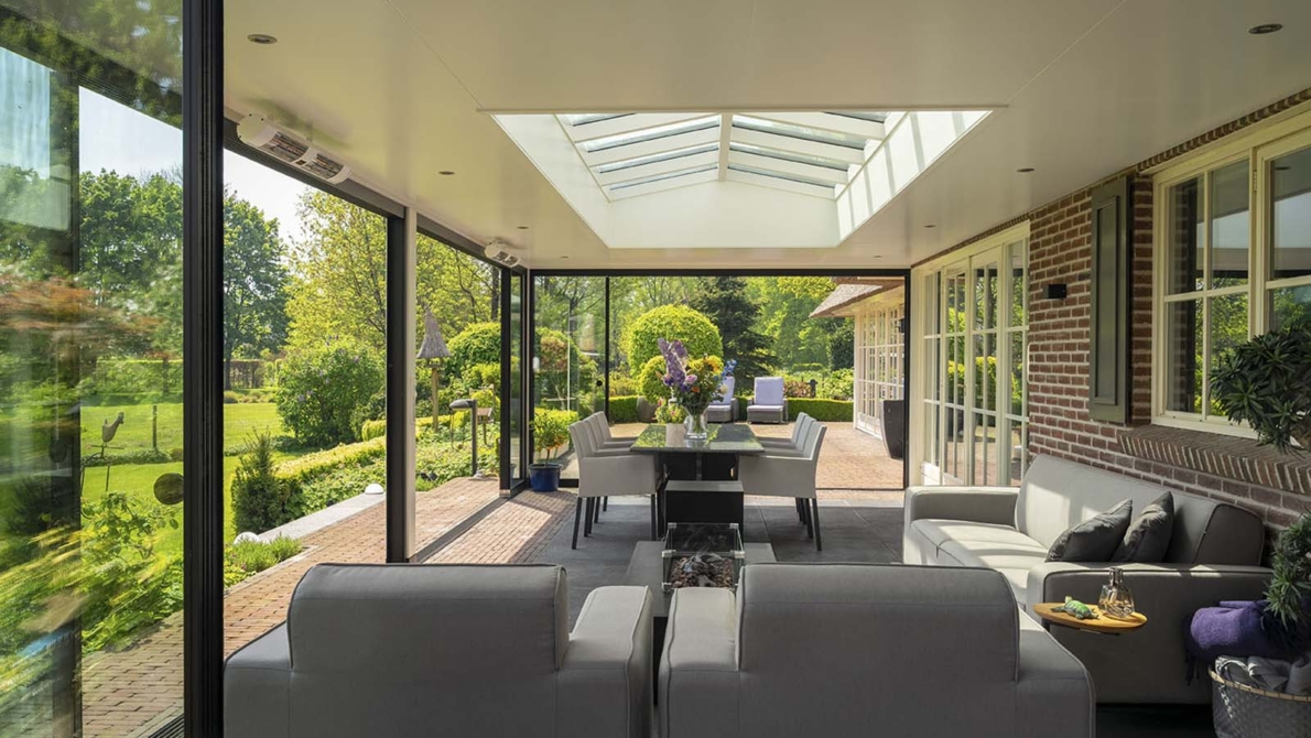 Meer daglicht in tuinkamer met een zadeldak