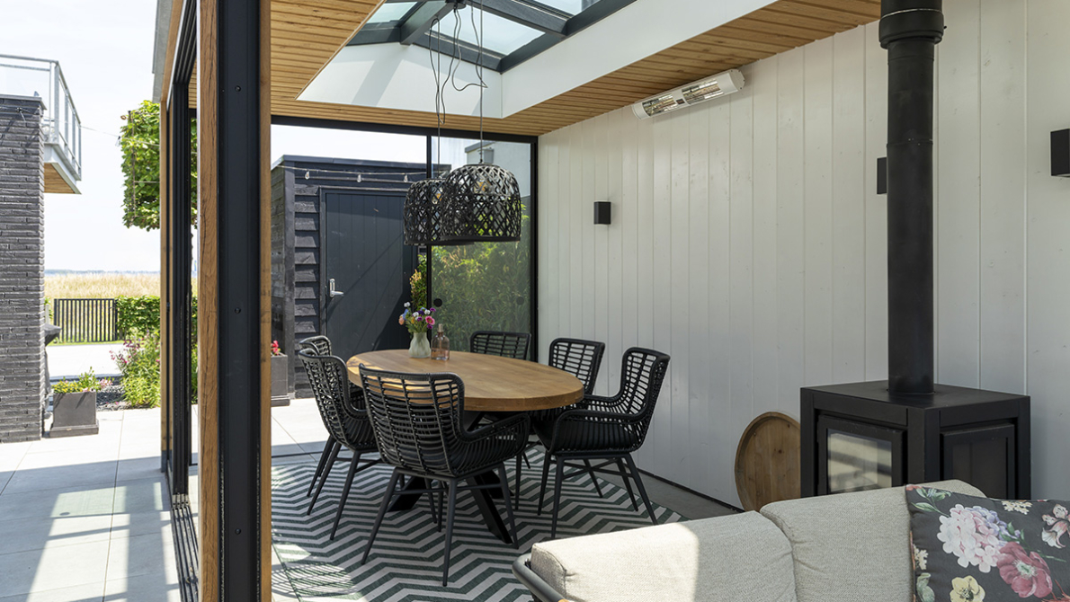 Zadeldak lichtstraat in tuinkamer